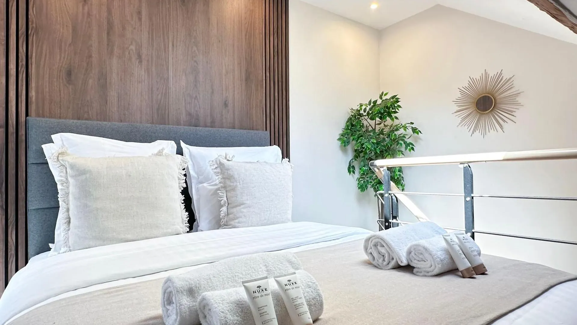 Stylish & Chic Duplex Near Eiffel Tower Apartment Paris