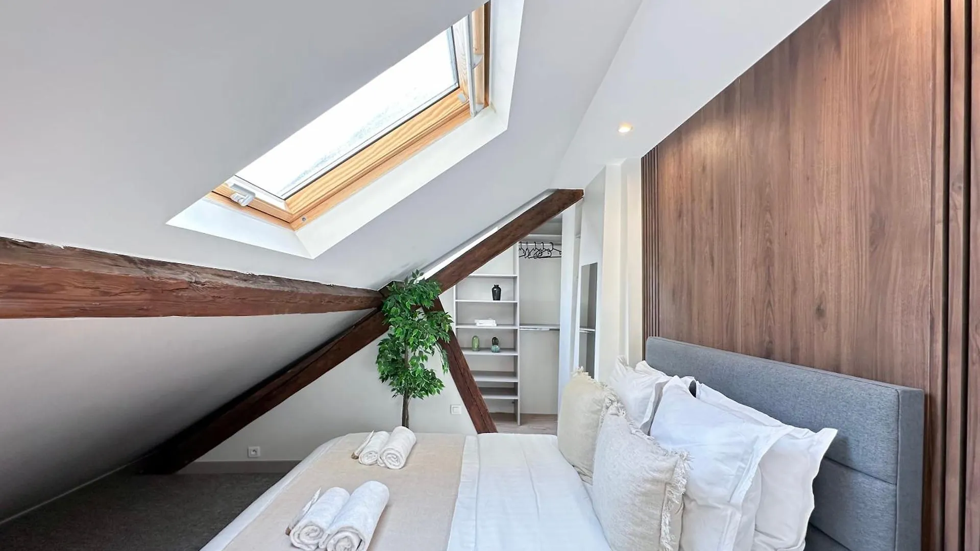 Stylish & Chic Duplex Near Eiffel Tower Apartment Paris 0*,  France