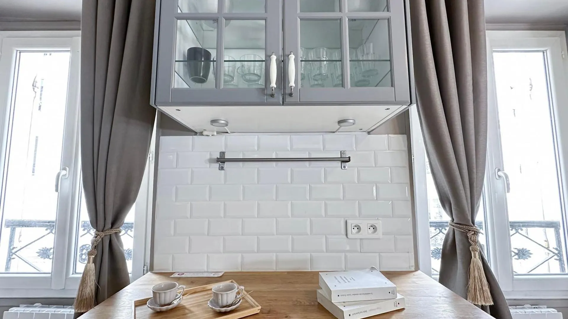 Stylish & Chic Duplex Near Eiffel Tower Apartment Paris France