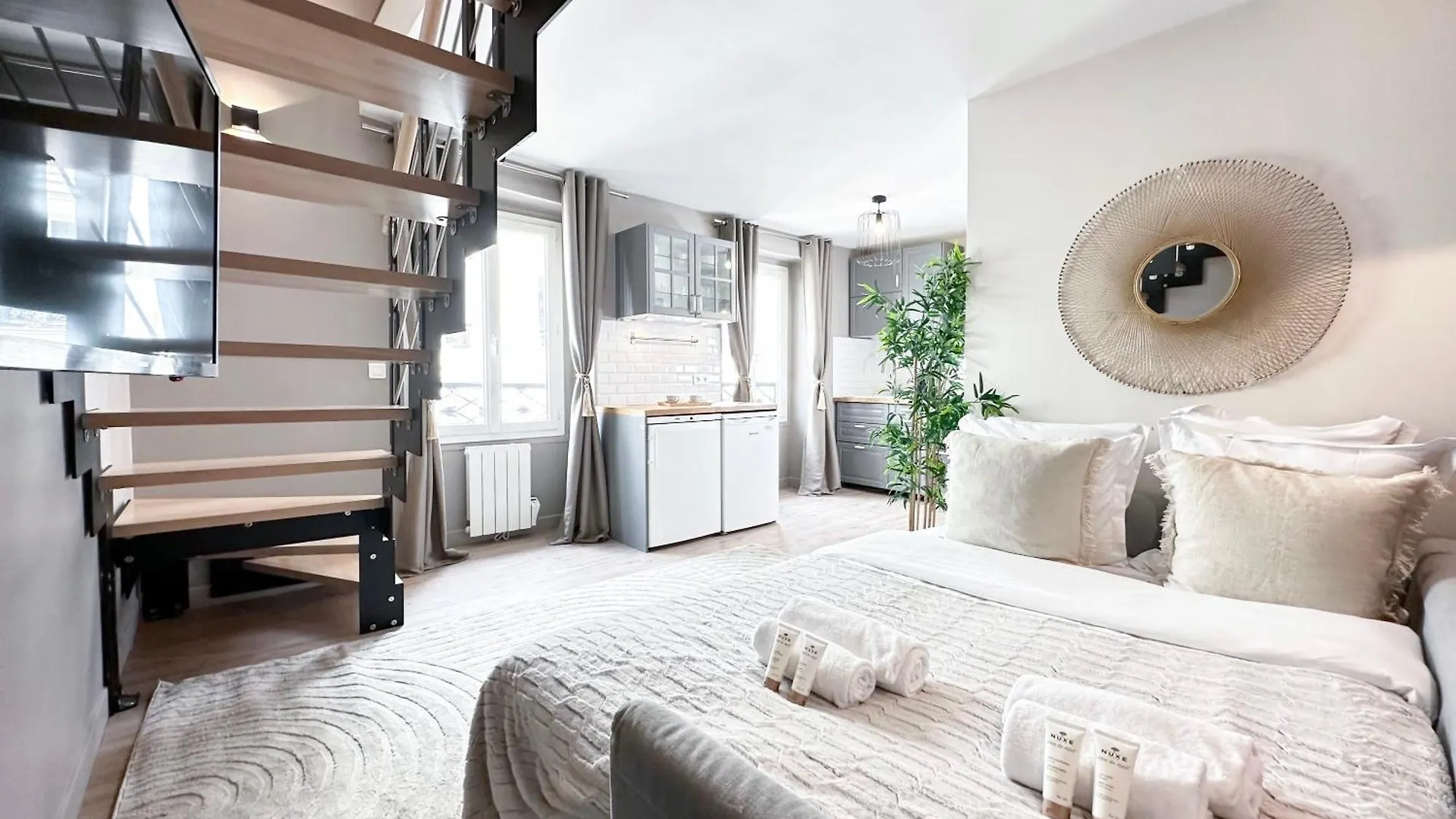 Stylish & Chic Duplex Near Eiffel Tower Apartment Paris