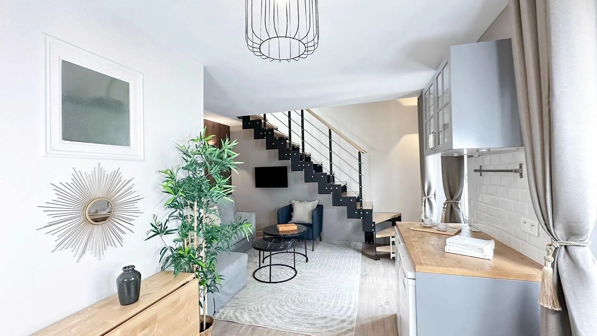 Stylish & Chic Duplex Near Eiffel Tower Apartment Paris France