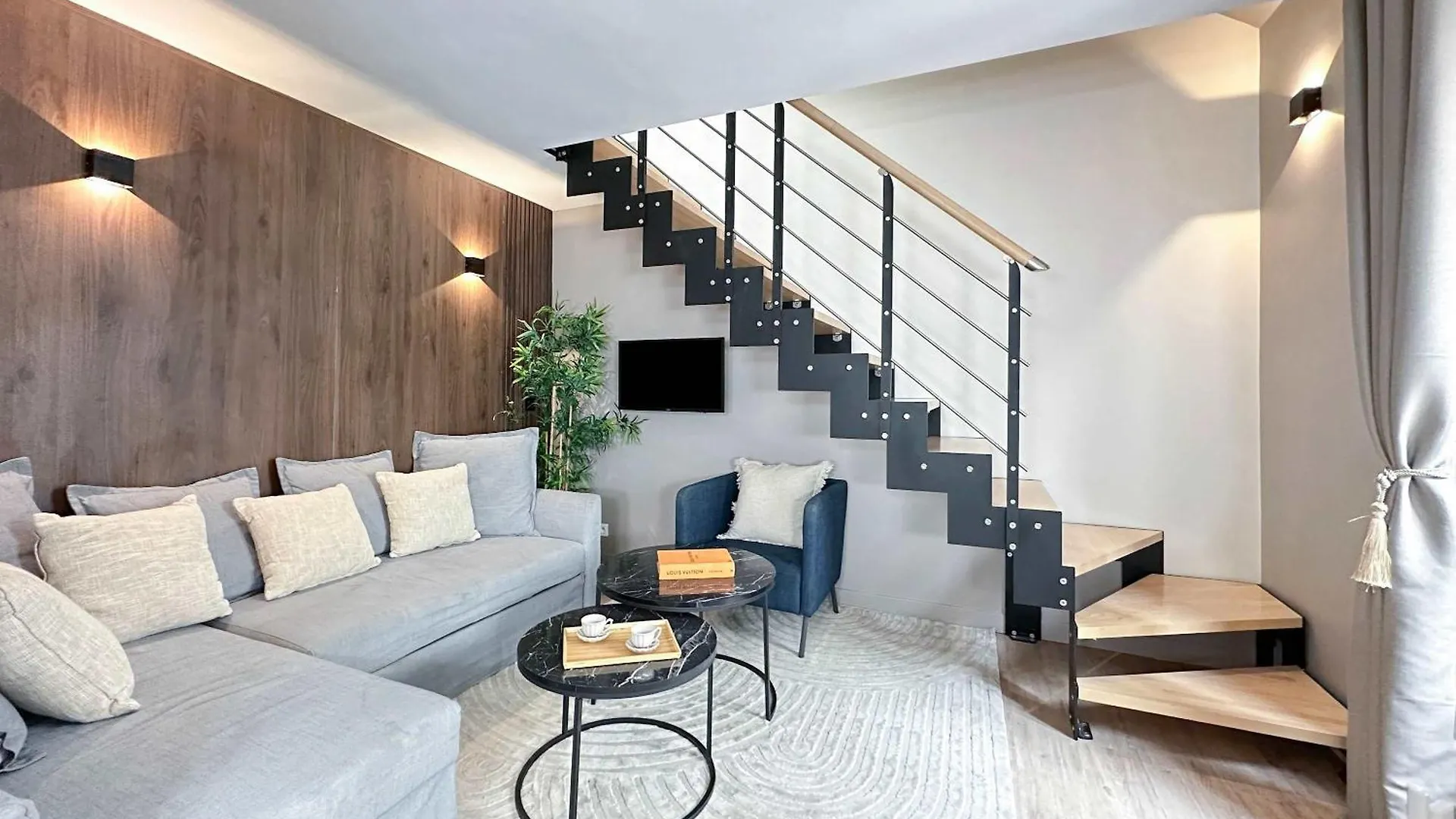 Stylish & Chic Duplex Near Eiffel Tower Apartment Paris France